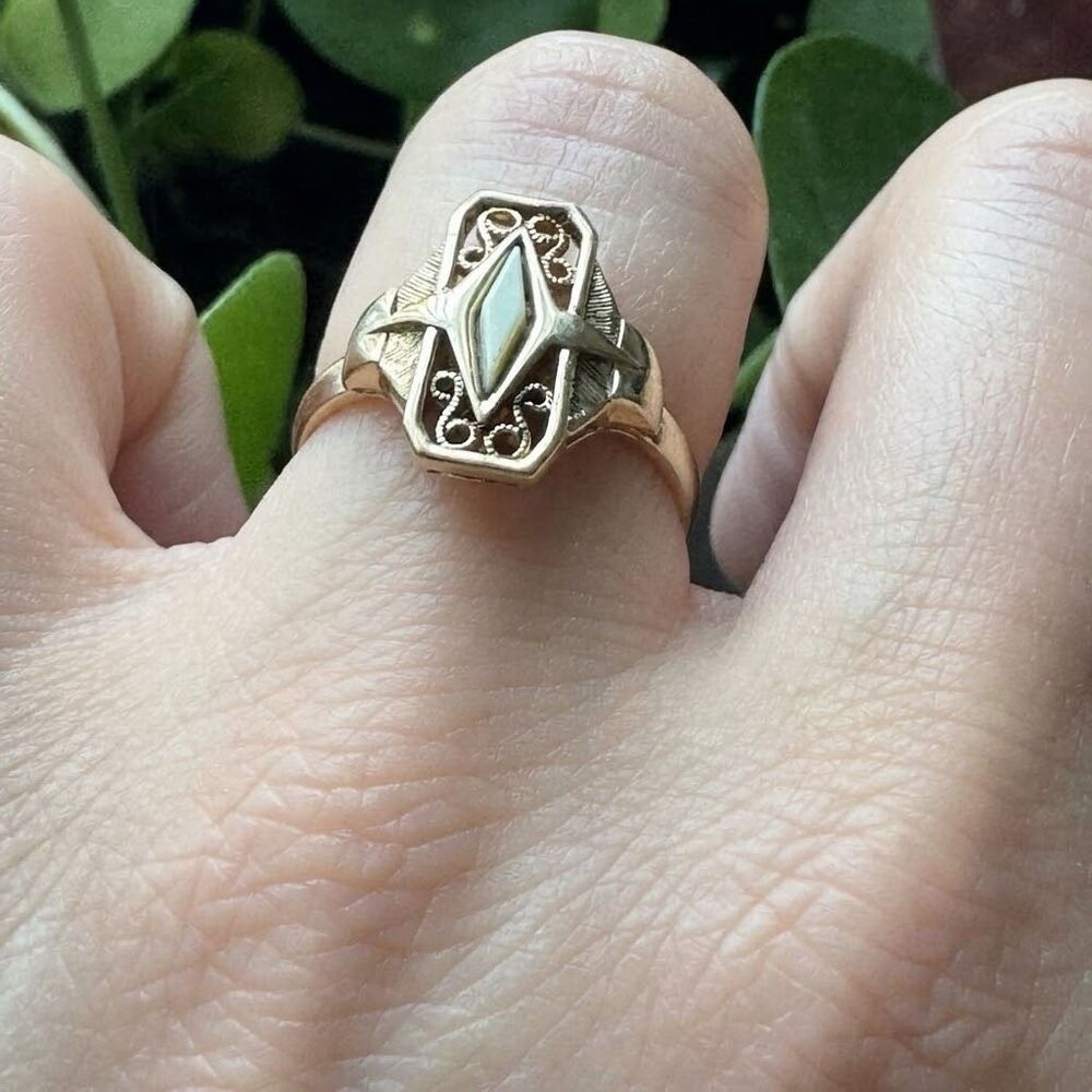 Vintage Sarah Coventry Gold Tone Ornate Shell Inlay Ring Adjustable